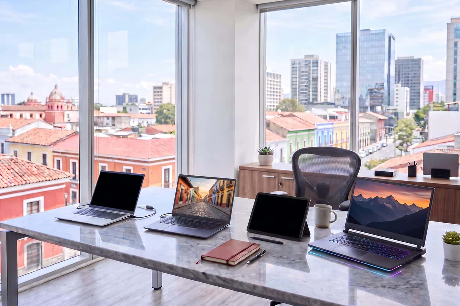 Oficina de un revendedor de tecnología en una ciudad de Latinoamérica