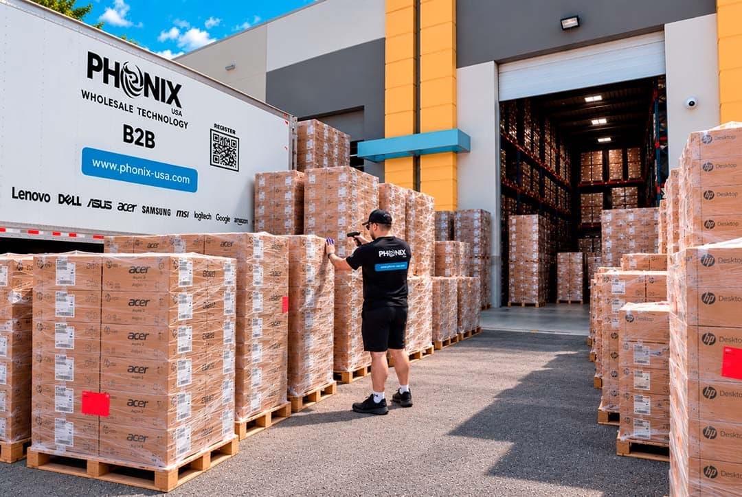 Produtos de tecnologia, novos e recondicionados, preparados para envio